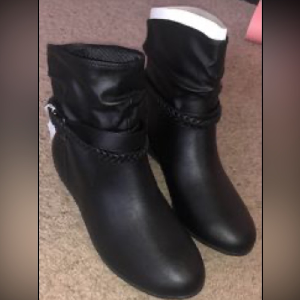American Eagle ankle boots size 9 black
